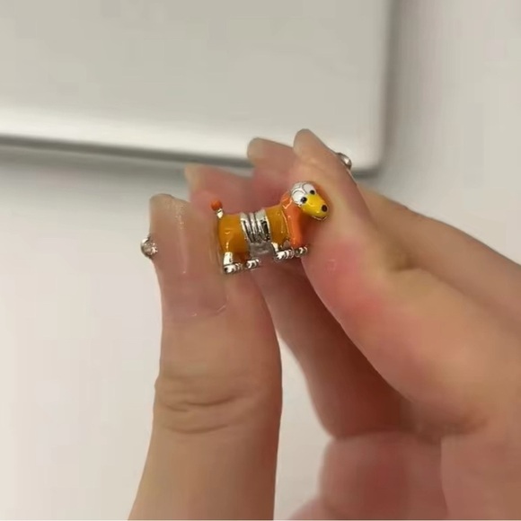 ⭐️NEW⭐️ Toy Story Enameled Slinky Dog Ring Silver Tone Adjustable Sizing - Picture 6 of 7